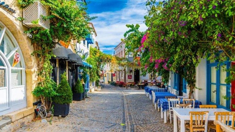 Alaçatı nerede ve nasıl gidilir? Alaçatı’da gezilecek yerler nereleridir?