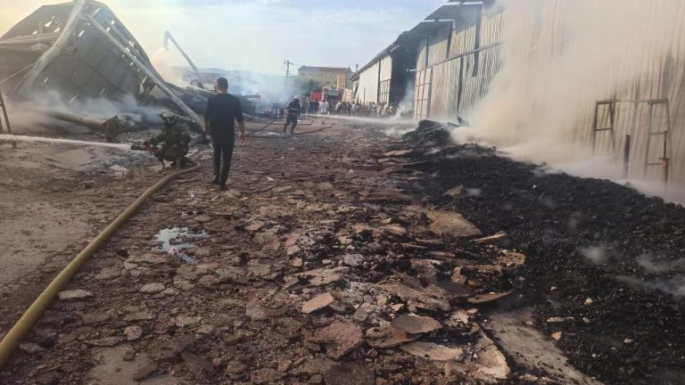 Bursa kereste fabrikasında çıkan yangın söndürüldü