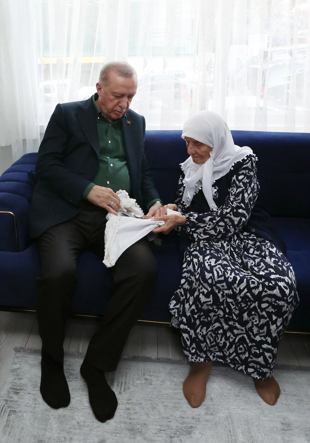 Başkan Erdoğan 15 Temmuz'da Şehitlerin Ailelerini ziyaret etti